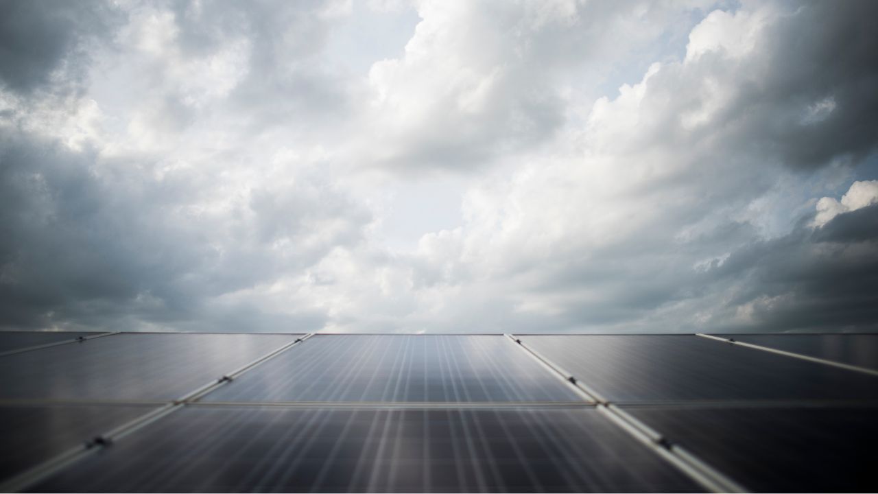 Como Funciona a Energia Solar em Dias de Chuva